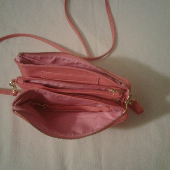 Crossbody/Wrisrlet - Picture 3 of 3